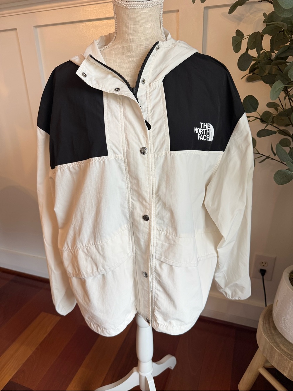 The North Face Women's Black & White Hooded Utility Jacket XXL